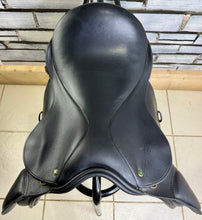 Load image into Gallery viewer, 17” XXW Hoop Tree Manor Cob GP Saddle - Black - Extra Wide - 4 Straps