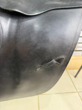 Load image into Gallery viewer, 17” Medium Jeffries Falcon Event GP Saddle - Black