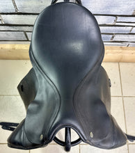 Load image into Gallery viewer, 17” MW Harry Dabbs True Brit Dressage Saddle - Black