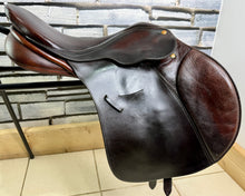 Load image into Gallery viewer, 17” Medium/Changeable Gullet Bates Caprilli Jump Saddle - Brown