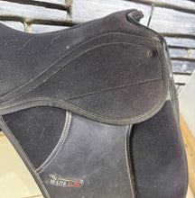 Load image into Gallery viewer, 16” Hi-Lite Elite Pony Dressage Saddle - Black