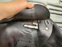 Load image into Gallery viewer, 17” MW Amerigo Vega Monoflap Jump Saddle - Brown