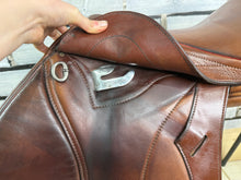 Load image into Gallery viewer, 16 1/2” MW Stride Free Double Flap Jump Saddle - Tan