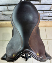 Load image into Gallery viewer, 18” Wide Black Country Working Hunter Saddle - Brown