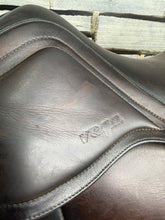 Load image into Gallery viewer, 17” +1.5 (MW) Amerigo Vega Monoflap Jump Saddle - Brown