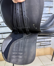 Load image into Gallery viewer, 17 1/2” Wide/Changeable Gullet Wintec 500 GP Saddle - Black
