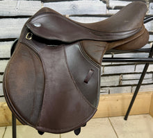 Load image into Gallery viewer, 15” MW Changeable Gullet Thorowgood Pony Club GP Saddle - Brown - Flocked