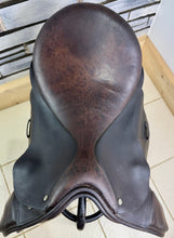 Load image into Gallery viewer, 18” MW Novus WH/VSD Saddle - Brown