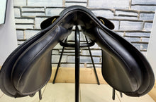 Load image into Gallery viewer, 17 1/2” MW/Changeable Gullet Wintec GP Saddle - Black - Lightweight
