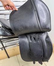 Load image into Gallery viewer, 17” Medium Farrington Burford Event VSD Saddle - Black