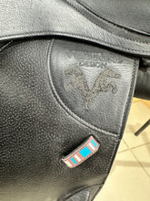 Load image into Gallery viewer, 17 1/2” MW Voltaire Lexington Monoflap Jump Saddle - Black
