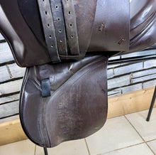 Load image into Gallery viewer, 17” Wide Crown/Ideal 1350 GP Saddle - Brown - Big Blocks - English Leather