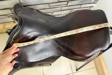Load image into Gallery viewer, 17 1/2” MW Albion Kontrol Jump Saddle - Brown - Double Flap - Big Blocks