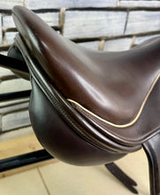 Load image into Gallery viewer, 16 1/2” Wide R.S. Saddles Excelle Monoflap Jump Saddle - Brown