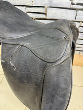 Load image into Gallery viewer, 17 1/2” XXW Thorowgood Griffin Cob GP Saddle - Black - Extra Wide - Flat Tree - 4 Straps