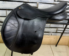 Load image into Gallery viewer, 17” Medium/Changeable Gullet Bates Caprilli Jump Saddle - Black