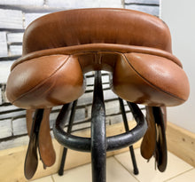 Load image into Gallery viewer, 17 1/2” XW-XXW Frank Baines Balance Zenith Jump Saddle - Tan