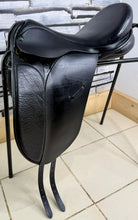 Load image into Gallery viewer, 17 1/2” Medium Ideal Jessica Dressage Saddle - Black