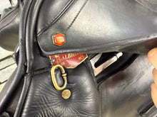 Load image into Gallery viewer, 17 1/2” MW Albion K2 Jump Saddle - Black