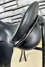 Load image into Gallery viewer, 17 1/2” Medium Ideal Suzannah Dressage Saddle - Black