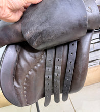 Load image into Gallery viewer, 17 1/2” 28 (M) Stubben Siegfried Extra GP/Jump Hunting Saddle - Brown