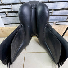 Load image into Gallery viewer, 17” Medium/MW Barnsby Dressage Saddle - Black