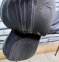Load image into Gallery viewer, 17 1/2” MW/Changeable Gullet Wintec GP Saddle - Black - Lightweight