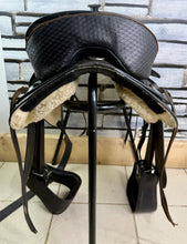 Load image into Gallery viewer, 16” Treeless Leather Western Saddle - Fit Any Width - Black