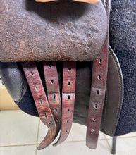 Load image into Gallery viewer, 17” Wide Hampton Grandee Jump/GP Saddle - Brown