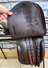 Load image into Gallery viewer, 16” XW Jeffries Close Contact Show/WH Saddle - Brown - Extra Wide