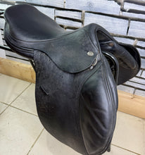 Load image into Gallery viewer, 17 1/2” MW Harry Dabbs Jaguar Jump Saddle - Black