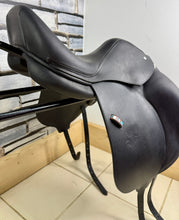 Load image into Gallery viewer, 17 1/2” MW Voltaire Adelaide Monoflap 2023 Dressage Saddle - Black