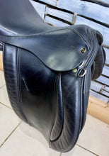Load image into Gallery viewer, 17” MW-Wide Symmonds Cambridge GP Saddle - Black - Flat Tree - Suit a Connie or Cob