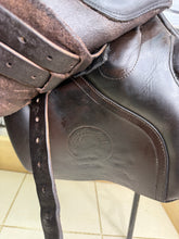 Load image into Gallery viewer, 17 1/2” MW Farrington Burford Event Saddle - Brown Buffalo