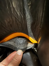 Load image into Gallery viewer, 17 1/2” W-XW Changeable Gullet Kent &amp; Masters Monoflap Jump Saddle - Black