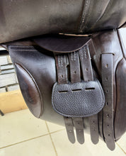 Load image into Gallery viewer, 17” Wide Jeffries Stamford WH Saddle - Brown
