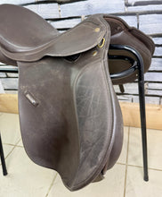 Load image into Gallery viewer, 16 1/2” Wide/Changeable Gullet Wintec Pony GP Saddle - Brown