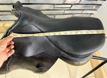 Load image into Gallery viewer, 17 1/2” Medium Henri De Rivel Jump Saddle - Black