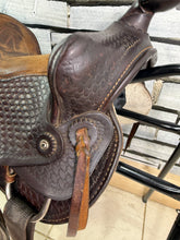 Load image into Gallery viewer, 15” Western Saddle, K&amp;B Saddlery, Iowa -Round Skirt- SQB - Brown