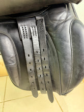 Load image into Gallery viewer, 17” MW Black Country WH/VSD Saddle - Dark Havana/Black