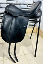 Load image into Gallery viewer, 17 1/2” Medium Ideal Suzannah Dressage Saddle - Black