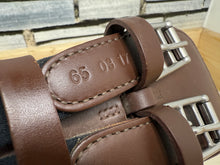 Load image into Gallery viewer, S/H 65cm/26” Prestige Narrow Doughnut A52 RP Leather Girth