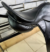 Load image into Gallery viewer, 17 1/2” Extra Wide M&amp;J Saddlery English GP Saddle - Black - XW Cob Tree