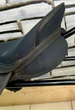 Load image into Gallery viewer, 17” MW Thorowgood Maxam GP Saddle - Black