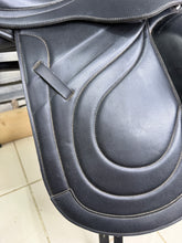 Load image into Gallery viewer, 17” MW/Changeable Gullet Premier Equine Monoflap Dressage Saddle - Black