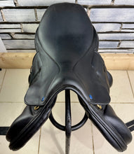 Load image into Gallery viewer, 17” MW Southern Stars Monoflap Jump Saddle - Black