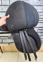 Load image into Gallery viewer, 17” XW/Changeable Gullet Wintec GP Saddle - Black