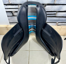 Load image into Gallery viewer, 17” MW Voltaire Adelaide Monoflap Dressage Saddle - Black