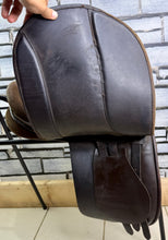Load image into Gallery viewer, 18” MW Fylde Marjory Suede Show/Working Hunter Saddle -Brown- Suede Top