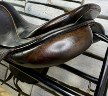 Load image into Gallery viewer, 17 1/2” MW Albion Kontrol Ultima Forward Flap Jump Saddle - Brown